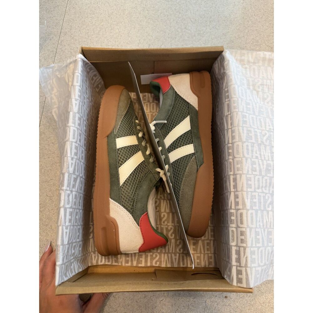 Brand-New Steve Madden "Verdict" Green Multicolored Sneaker, size 6.5